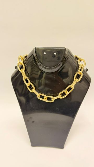 Collar De Cadena Con Eslabones Gruesos Dorados Y Textura Labrada ✨⛓️