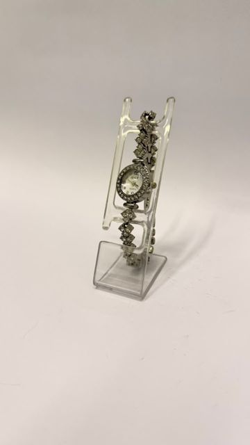 Reloj-Brazalete Elegante Para Dama Con Pedrería Y Pulso Floral 💎🌸