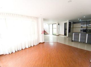 Casa de 3 niveles en arriendo en conjunto cerrado — Cota centro, foto 2