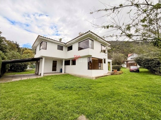 Casa campestre en arriendo — Cota, lote de 1.200 m²
