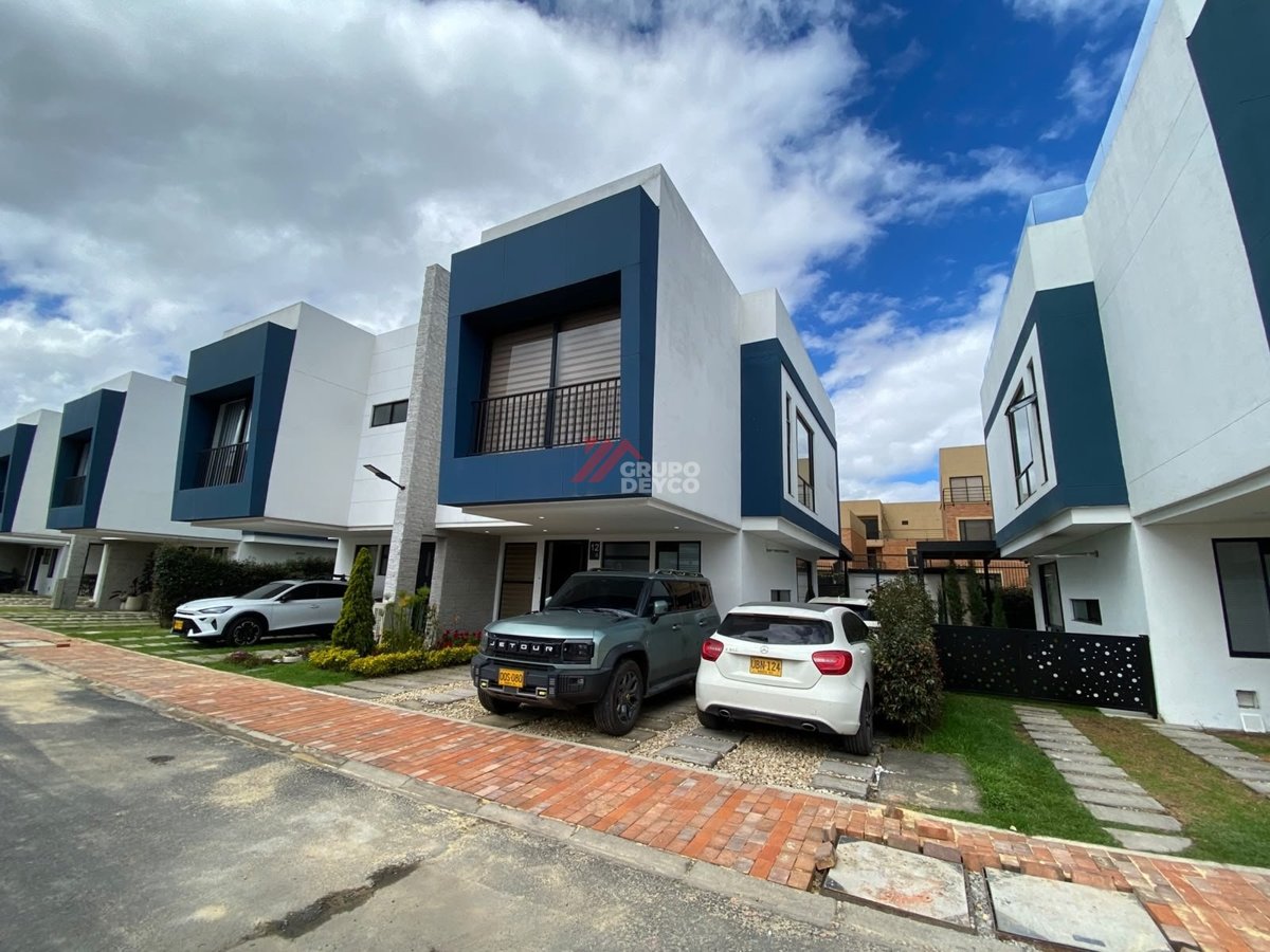 Casa moderna y sostenible en Cota - 3 niveles, foto 1